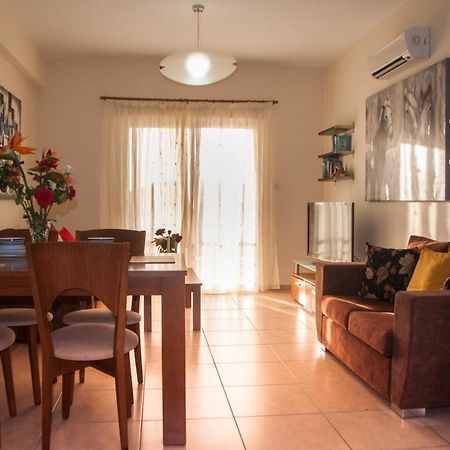 Ifestos Kings Resort Appartment Paphos Extérieur photo