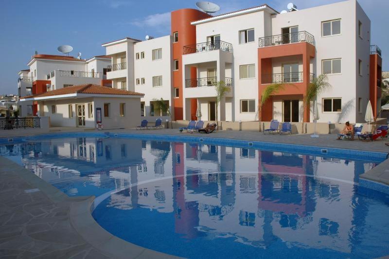 Ifestos Kings Resort Appartment Paphos Extérieur photo