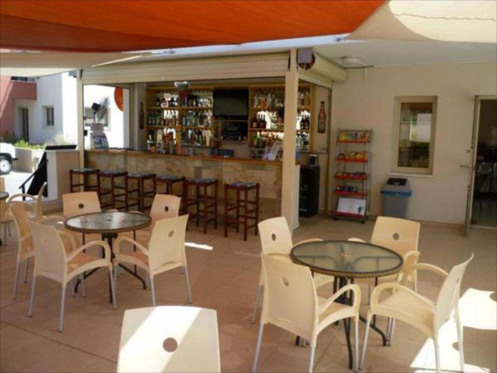 Ifestos Kings Resort Appartment Paphos Extérieur photo