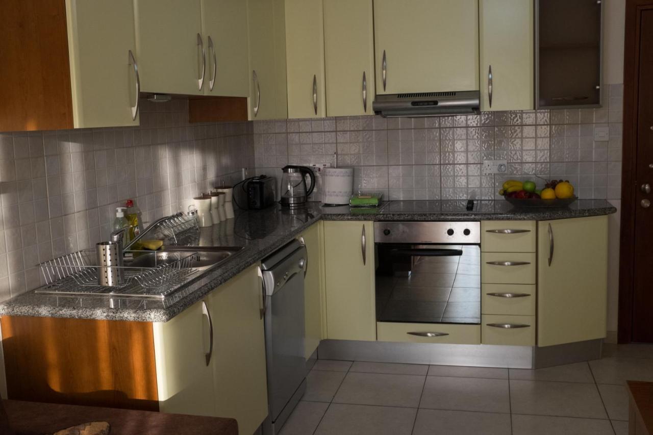 Ifestos Kings Resort Appartment Paphos Extérieur photo