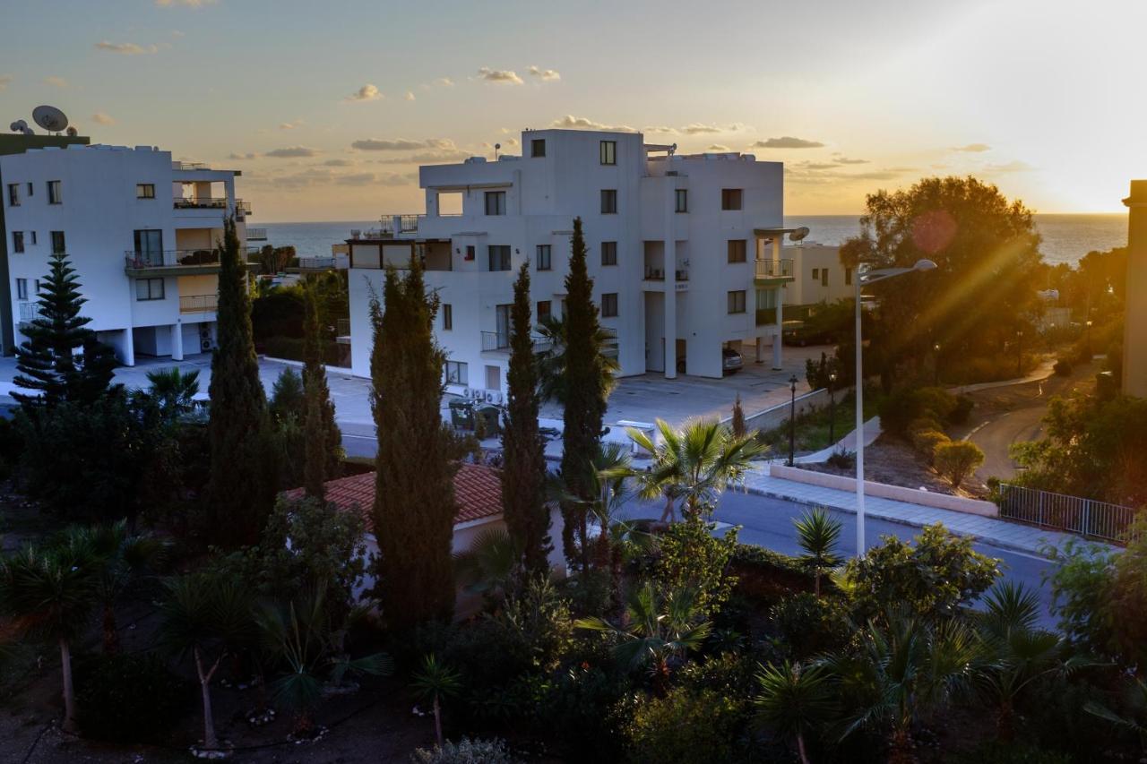 Ifestos Kings Resort Appartment Paphos Extérieur photo